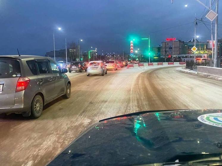 В Бурятии после снегопада на дороги обрушили «пескопад»