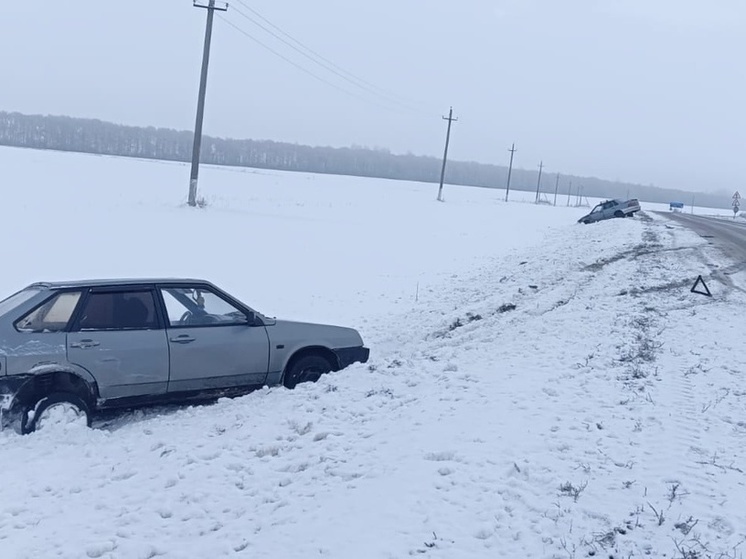 На орловской трассе лоб в лоб столкнулись два отечественных авто