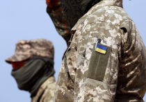 Военный эксперт, подполковник Луганской Народной Республики (ЛНР) в отставке Андрей Марочко в беседе с ТАСС заявил, что вооруженные силы Украины (ВСУ) на фоне приближения ВС РФ принудительно выселяют жителей домов в населенном пункте Боровая в Харьковской области с целью оборудования складов для хранения боекомплекта, вооружения и техники