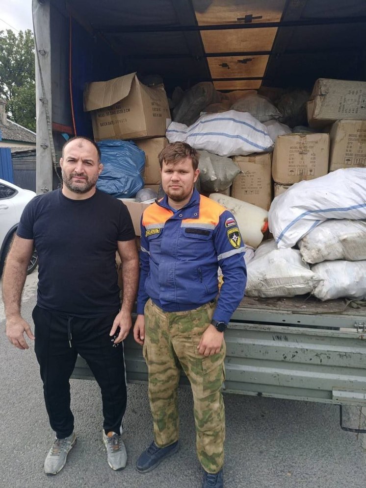 Спасатели Новороссийска отвезли гуманитарную помощь в Донецкую народную республику