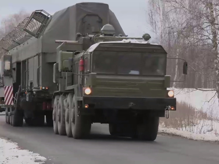 Минобороны показало загрузку в пусковую установку межконтинентальной ракеты «Ярс» под Калугой