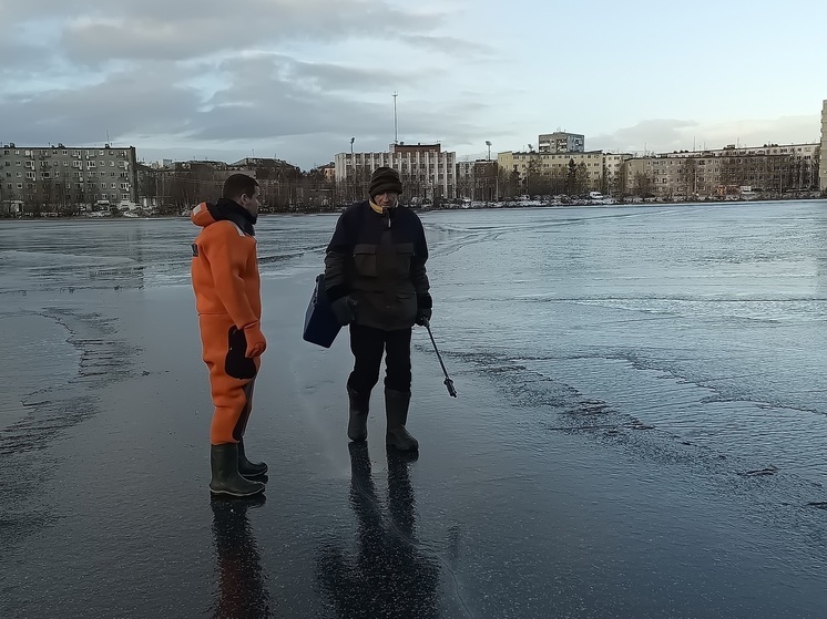 Мончегорские спасатели поймали нарушителя на льду