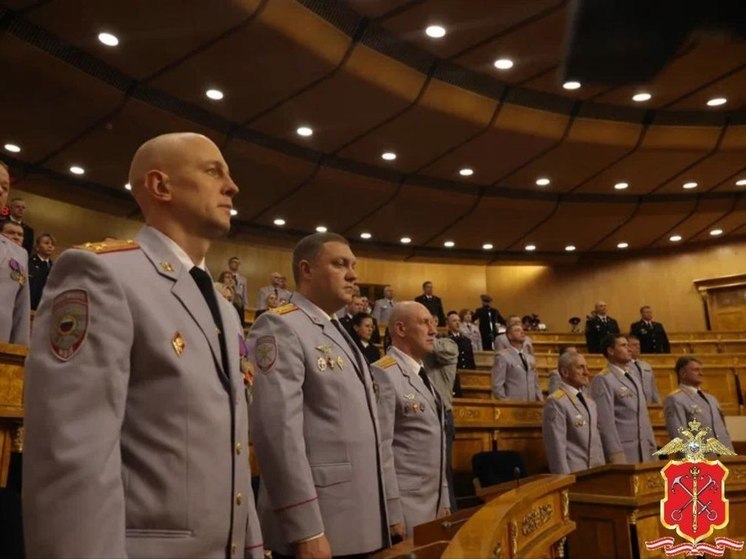 Полицейских Ленобласти поздравили и наградили накануне профессионального праздника