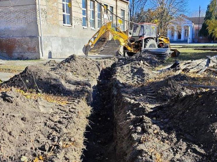 В Молочанске проводят укладку нового водопровода к ДЮСШ