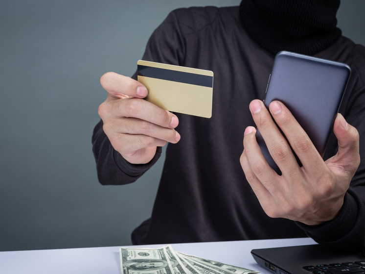На конвертировании валюты брянец потерял 60 000 рублей