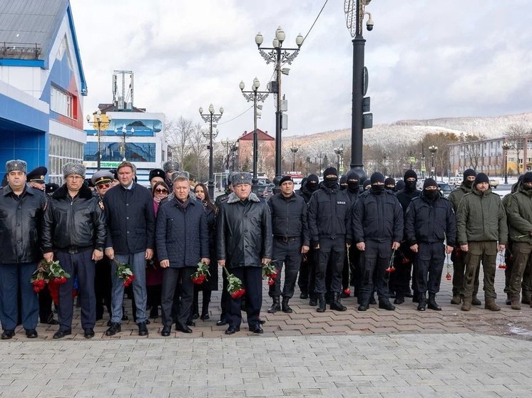 В Южно-Сахалинске почтили память погибших сотрудников ОВД