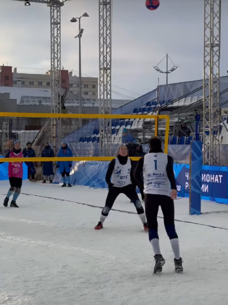 В Новом Уренгое стартовал чемпионат РФ по снежному волейболу