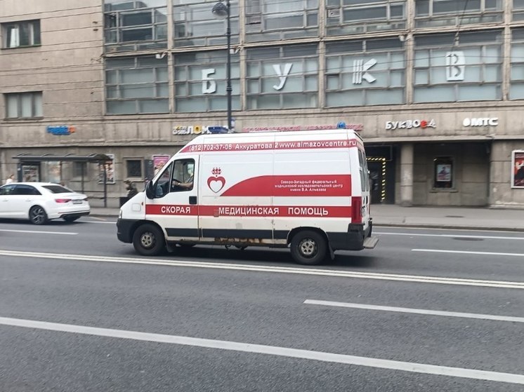 В Петербурге обожающая скорость жительница Пскова сбила вышедшую из трамвая школьницу
