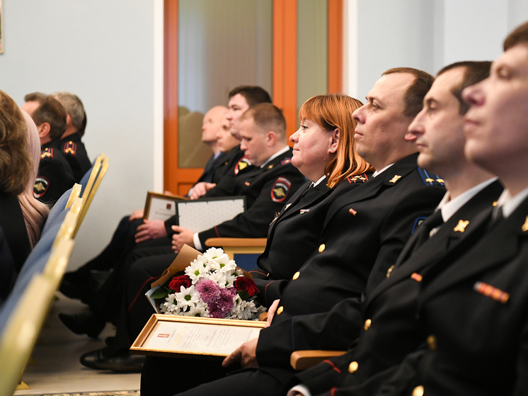 В Твери в преддверии профессионального праздника правоохранителям вручили награды