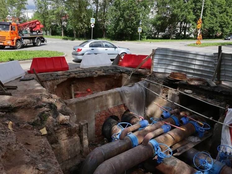 Восемь аварийных участков тепловой сети отремонтировали в Соколе