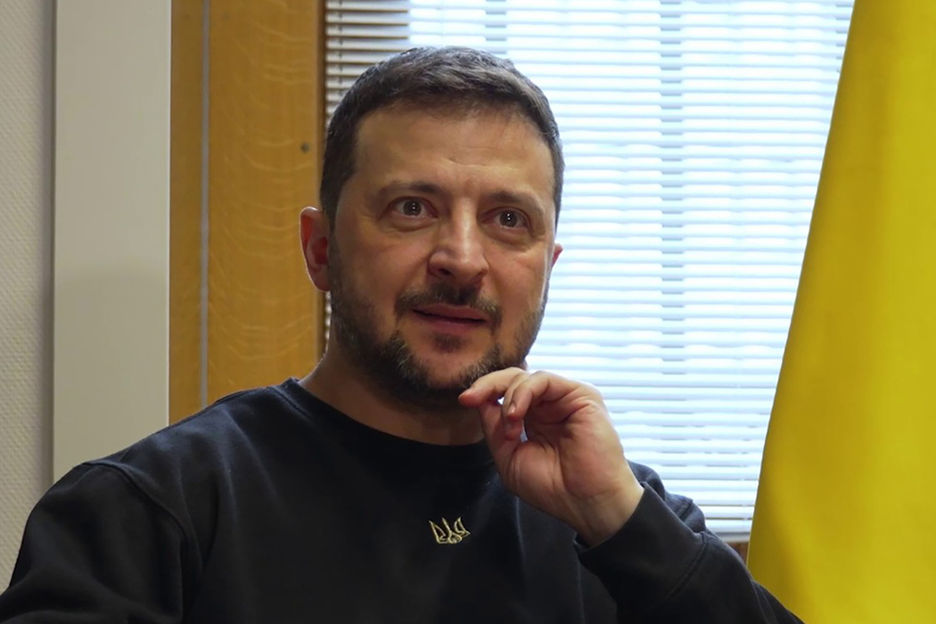 Зеленский улыбался генсеку НАТО, выступал в Брюсселе: эмоции и мимика в последних поездках