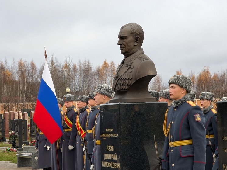 На военно-мемориальном кладбище прошла торжественная церемония