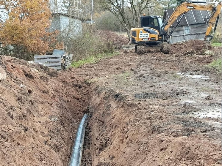 В Новгородском районе заменили аварийный участок водопровода