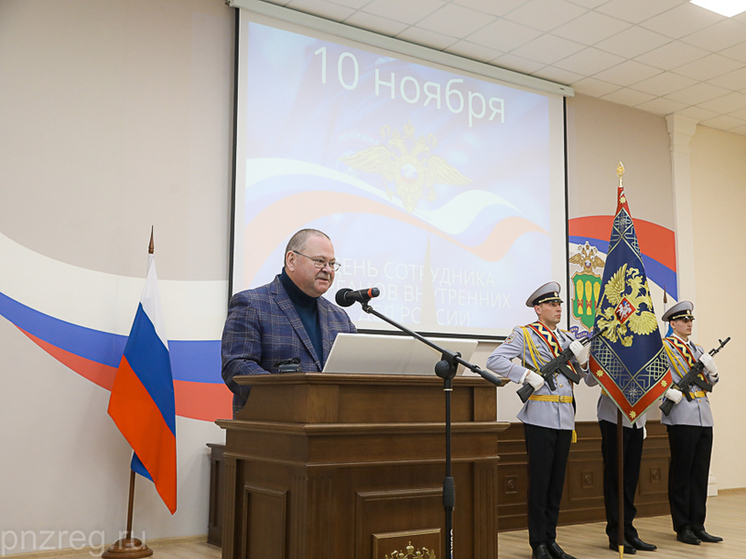 Олег Мельниченко наградил лучших сотрудников правоохранительных органов региона