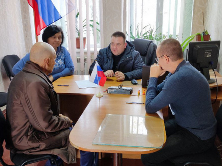 Глава Голопристанского округа провел выездной прием граждан в Черноморском