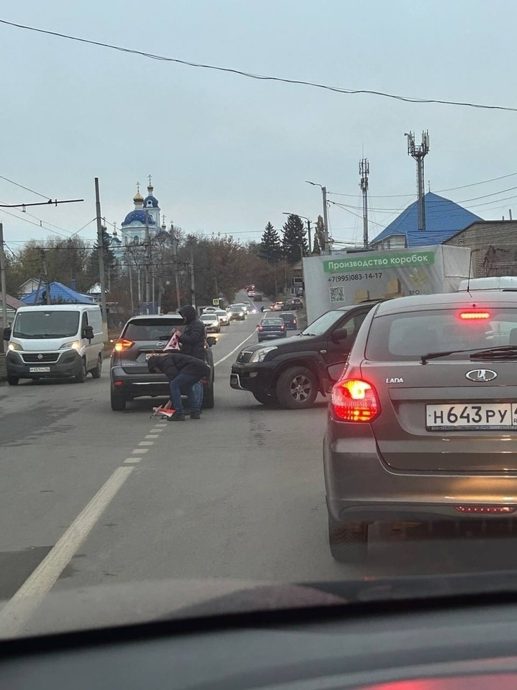 В Курске ДТП на улице Запольной собрало автомобильную пробку