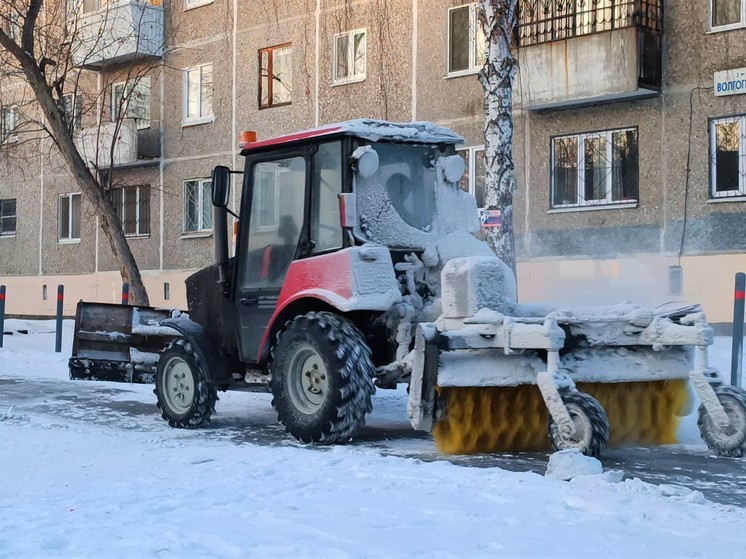 В Кургане коммунальщиков призвали усилить работы по уборке снега