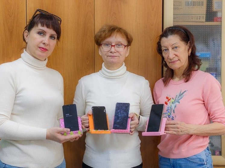 В Астрахани создали подставку для мобильного телефона