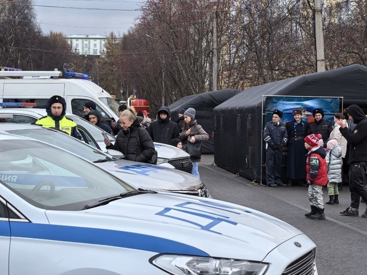 На Воровского в честь защитников правопорядка открылась выставка