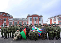 9 ноября у железнодорожного вокзала Барнаула торжественно провожали ребят, отправляющихся на военную службу по призыву в пограничные войска. Поезд с новобранцами  идет на Дальний Восток. В пути они будут четыре дня, сообщает «Алтайская правда».