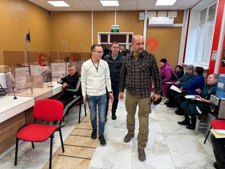 Жога посетил два города в ДНР, которые восстанавливают шефы-регионы из УрФО