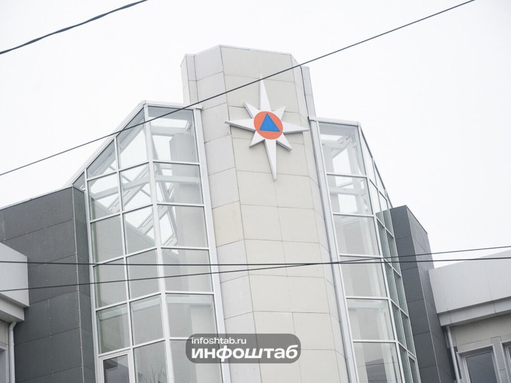 В Астрахани ребенок застрял в горшке