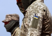 Украинская военная разведка обратилась к пилоту вертолета радиоэлектронной борьбы (РЭБ) ВКС России перед угоном машины на Украину с предложением отравить других членов экипажа. Об этом летчик рассказал на видео, которое было распространено Центром общественных связей (ЦОС) ФСБ РФ, его слова приводит ТАСС.