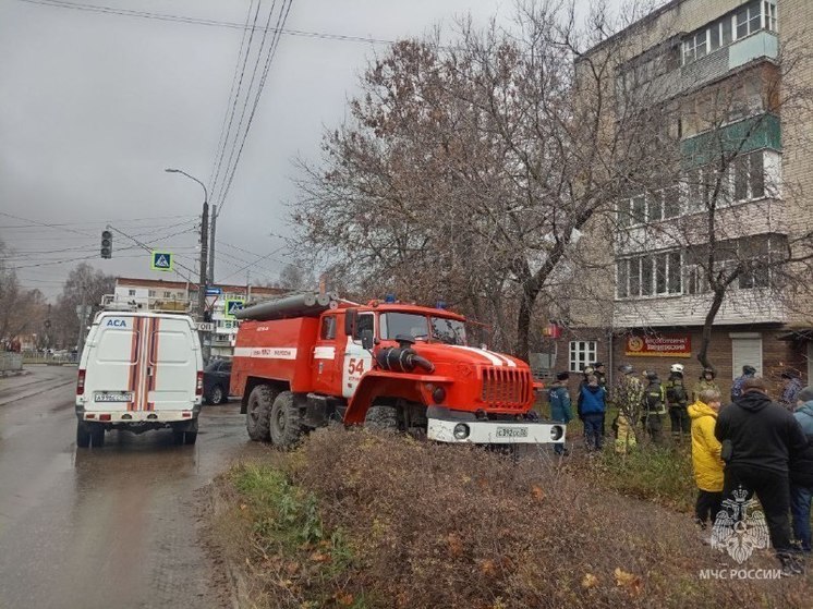 Обрушение остекления пятиэтажки напугало жителей Кстова