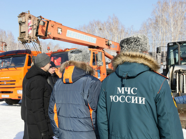 На северо-западе Челябинска жители увидели яркие вспышки на проводах