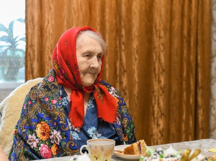 Труженицу тыла из Хакасии Анну Михайлову поздравил Президент России с 90-летием