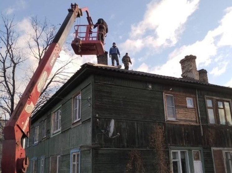 Подрядчик дважды отремонтировал одну и ту же крышу в Пиндушах