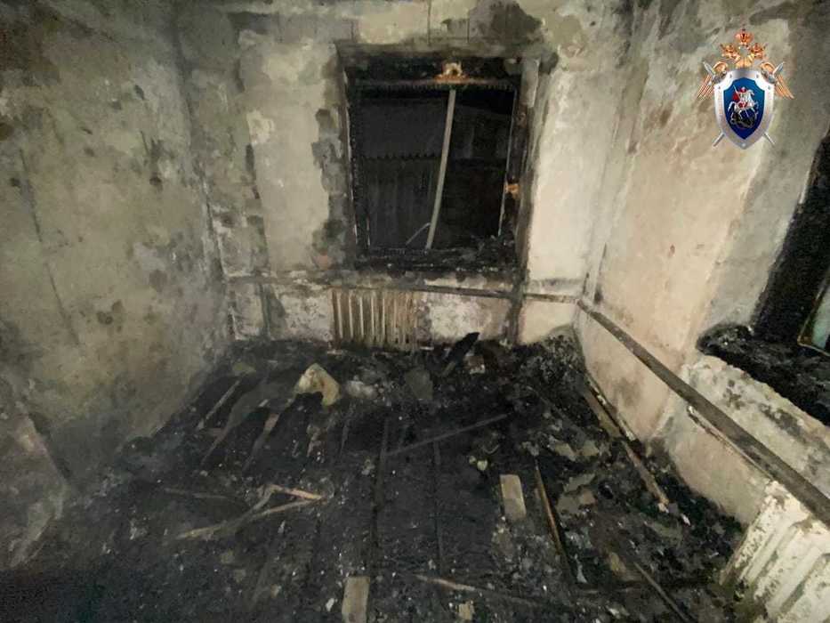 Испугался и спрятался за шкаф. В Новосибирской области при пожаре погиб 3-летний мальчик -  фото с места трагедии