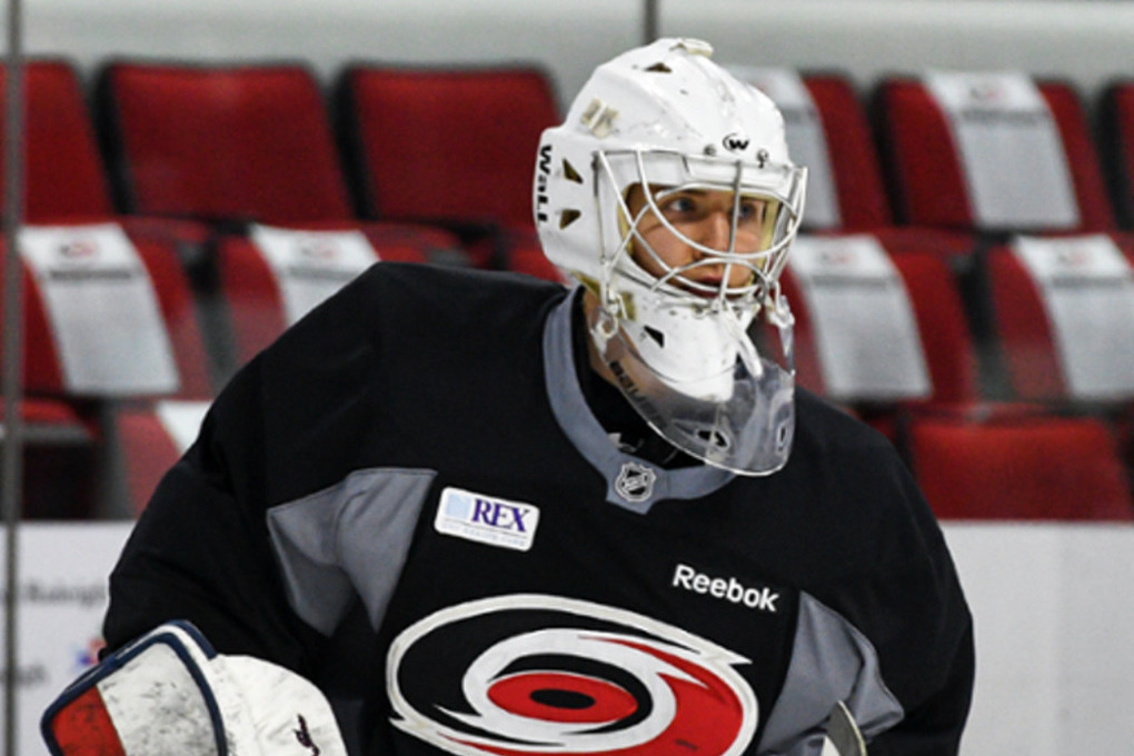 30 сэйвов Кочеткова помогли «Каролине» обыграть «Вегас» Барбашева