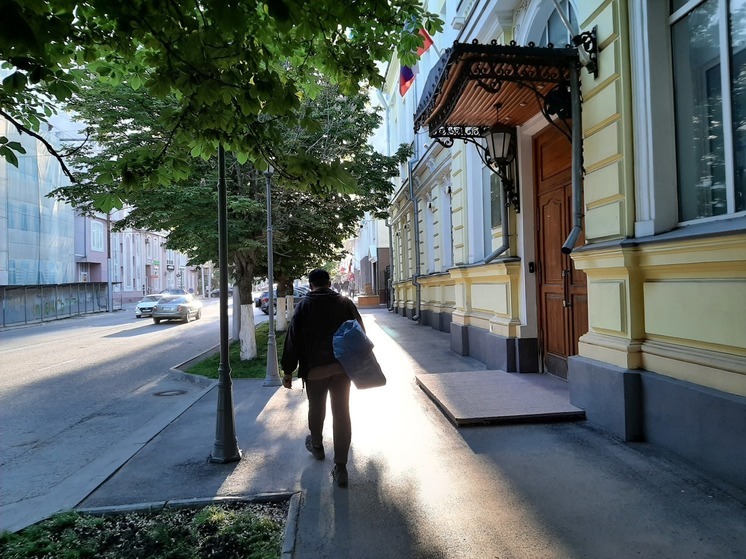 В Саратовской области мигрантам запретили работать курьерами