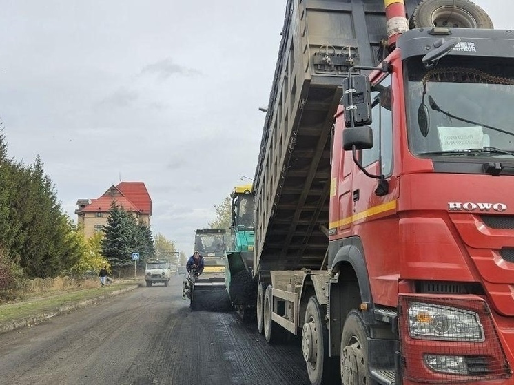 В Ясиноватой продолжается ремонт дорог