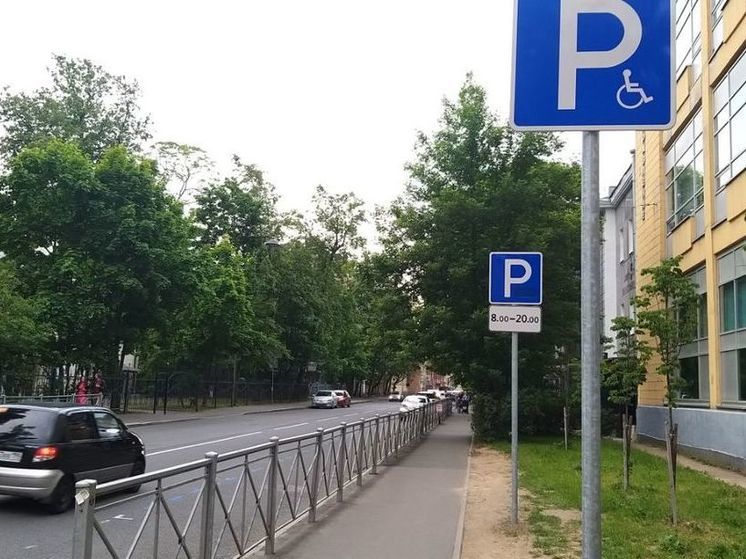 Калининградцам рассказали, можно ли присваивать место для парковки во дворе