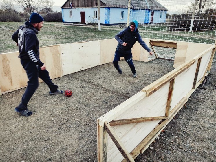 В херсонском селе Костогрызово обустроили площадку для флэтбола