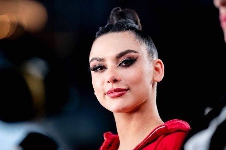Гимнастка записала на камеру танец с преображением