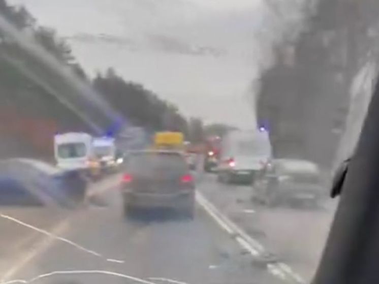 Сразу несколько автомобилей столкнулись в Раменском округе