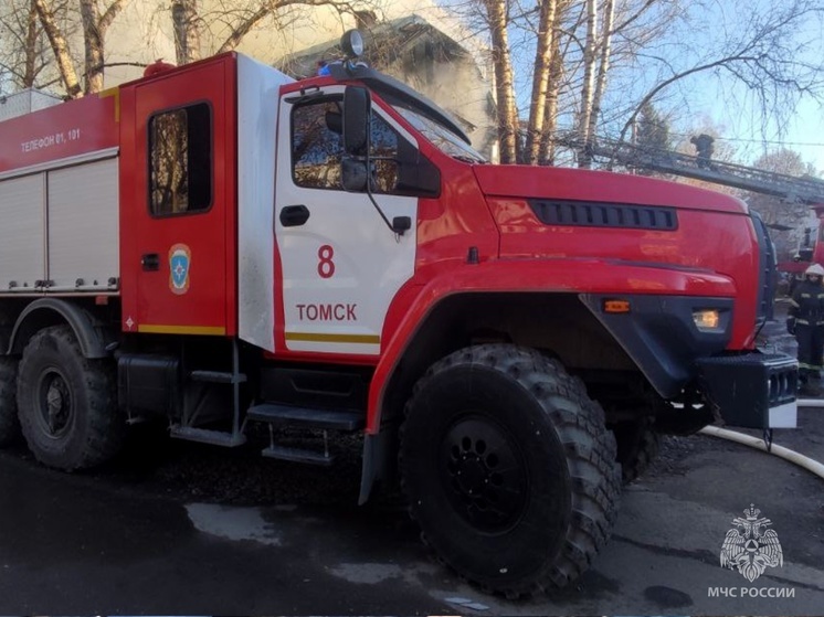 В Томском районе пожарные более 3-х часов тушили жилой дом, баню и веранду