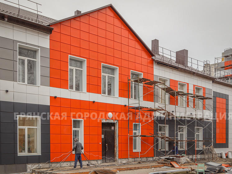 Главный корпус 13-й школы в Брянске отремонтирован на 90%