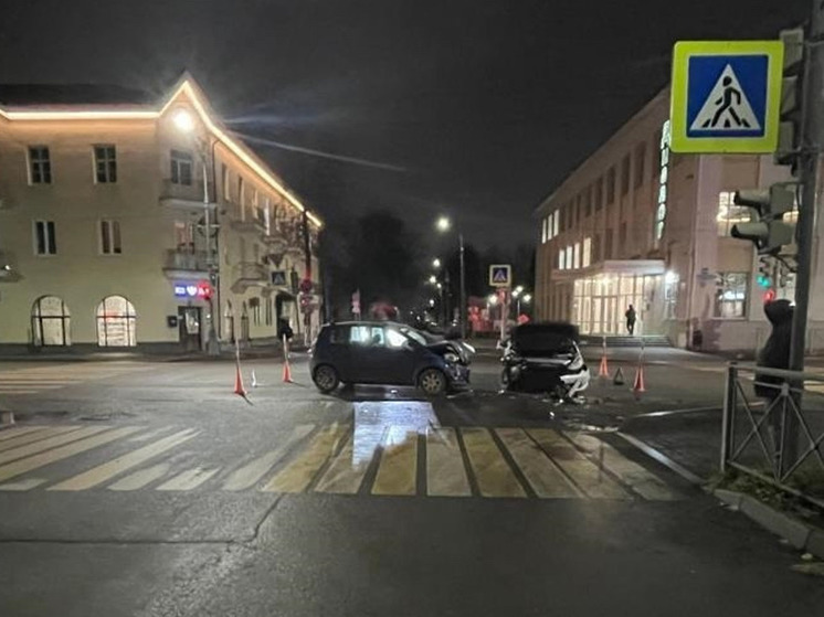 В Великом Новгороде три человека получили травмы в ДТП
