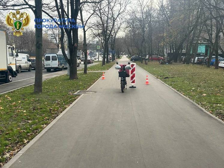 Новорожденный ребенок пострадал при наезде на коляску курьера-велосипедиста