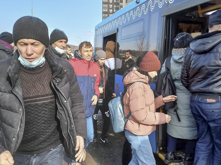 Нижняя палата приняла все законы из пакета против нелегалов и принялась за гастарбайтеров

