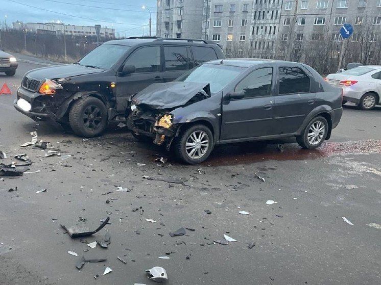  Нарушение ПДД обернулось травмами в Мурманске
