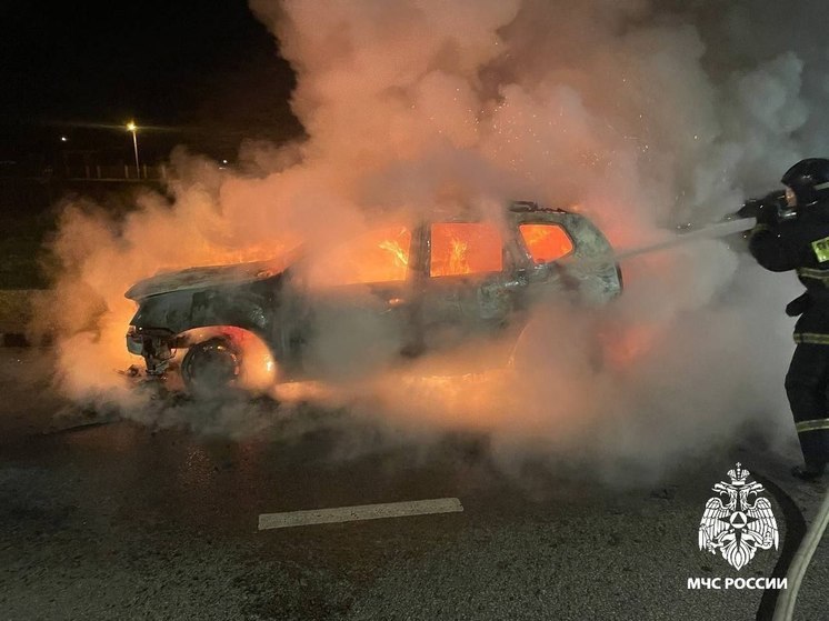 В Белгородском районе на дороге загорелся легковой автомобиль