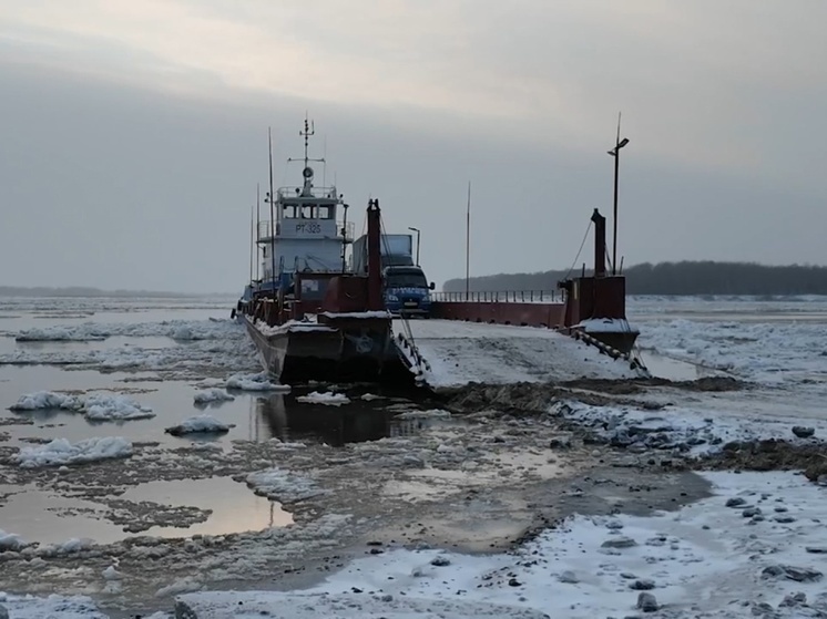 Паромная переправа в городе Колпашево 14 ноября работает в штатном режиме