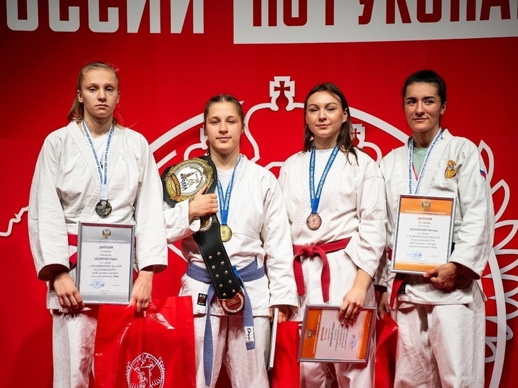 Курянка вернулась с Чемпионата России по рукопашному бою с двумя медалями