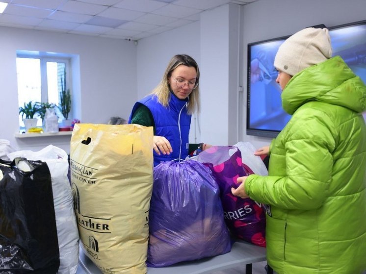 Жители Лабытнанги и предприниматели массово приносят вещи для погорельцев со Школьной