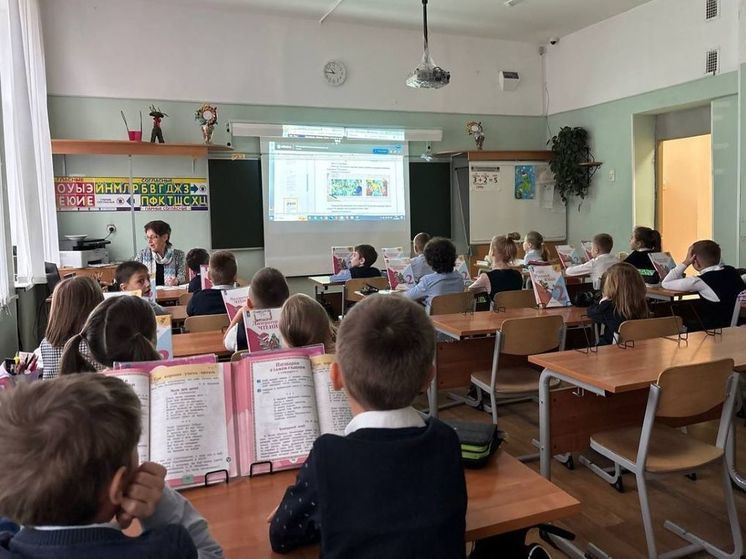 В гимназии Одинцова вместо звонка включают песни Майданова